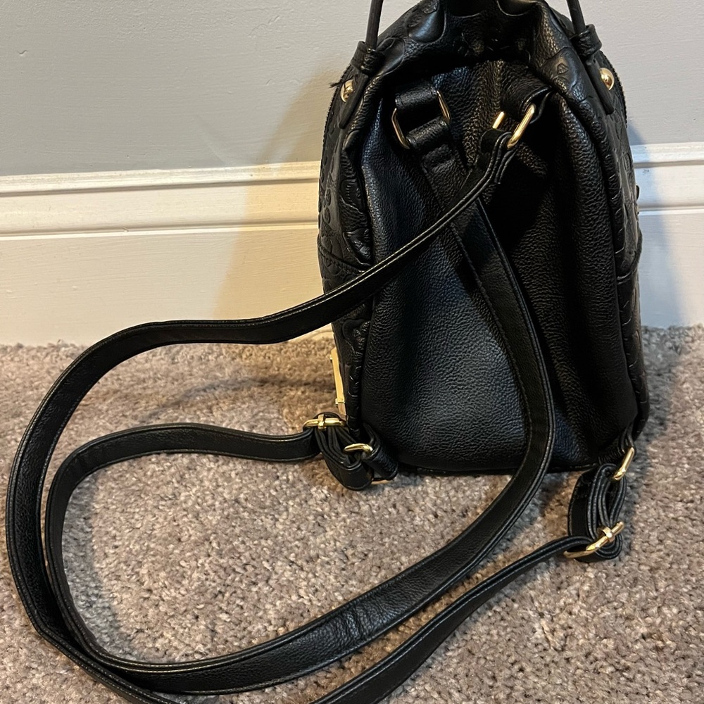 Betsey Johnson Leather Black Skulls Floral Lined Mini Backpack Colorful Dog. - Picture 5 of 9